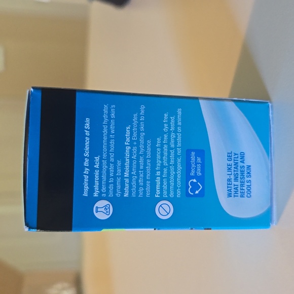 Neutrogena Hydro Boost Hyaluronic Acid Water Gel Moisturizer, travel size - Picture 6 of 6